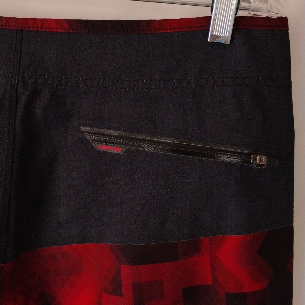 Men's Oakley Red & Black "Pixel Glitch" Surfing Board Shorts Swim Trunks Summer - Picture 8 of 15